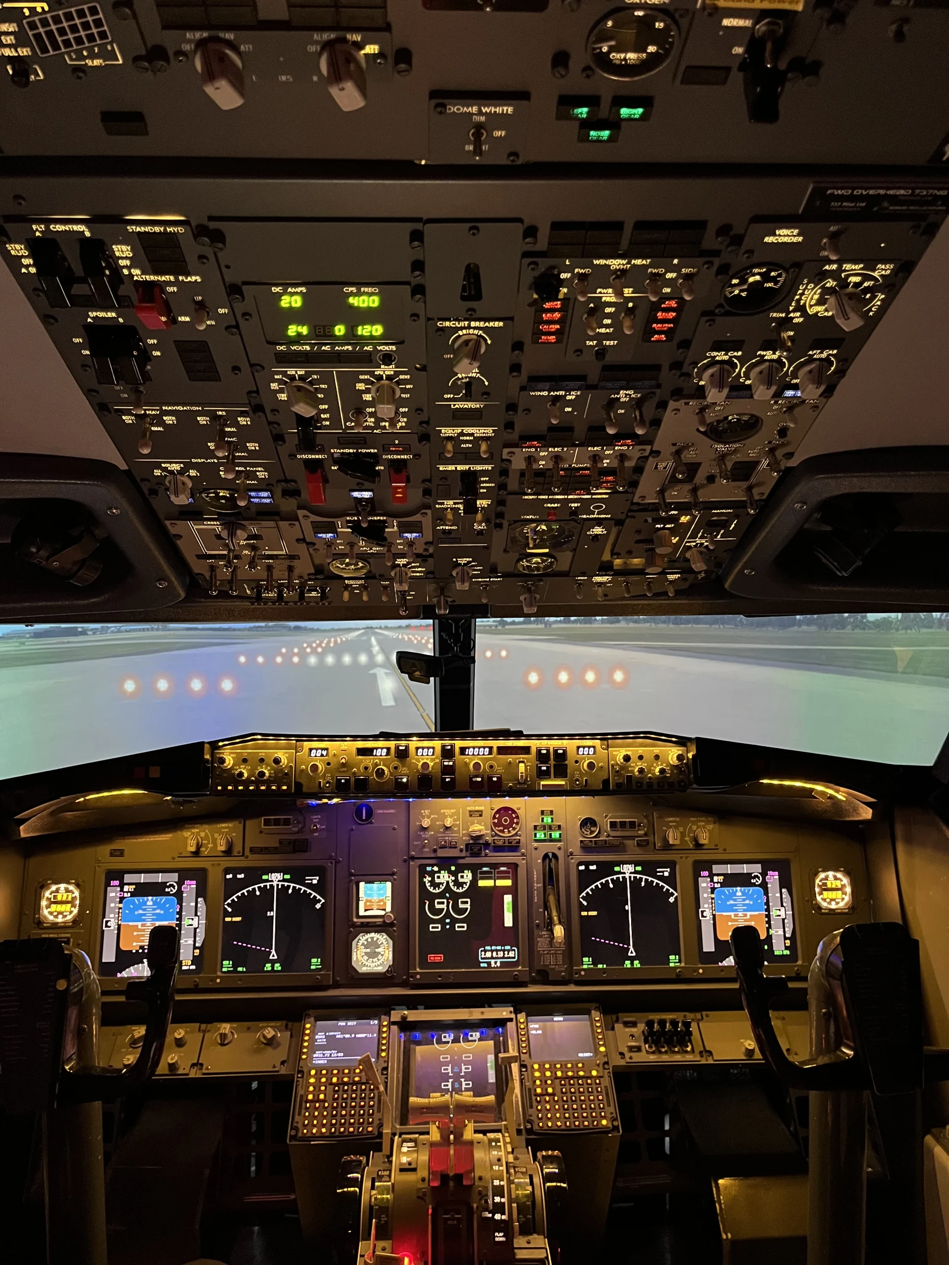 737 Flightdeck Simulator